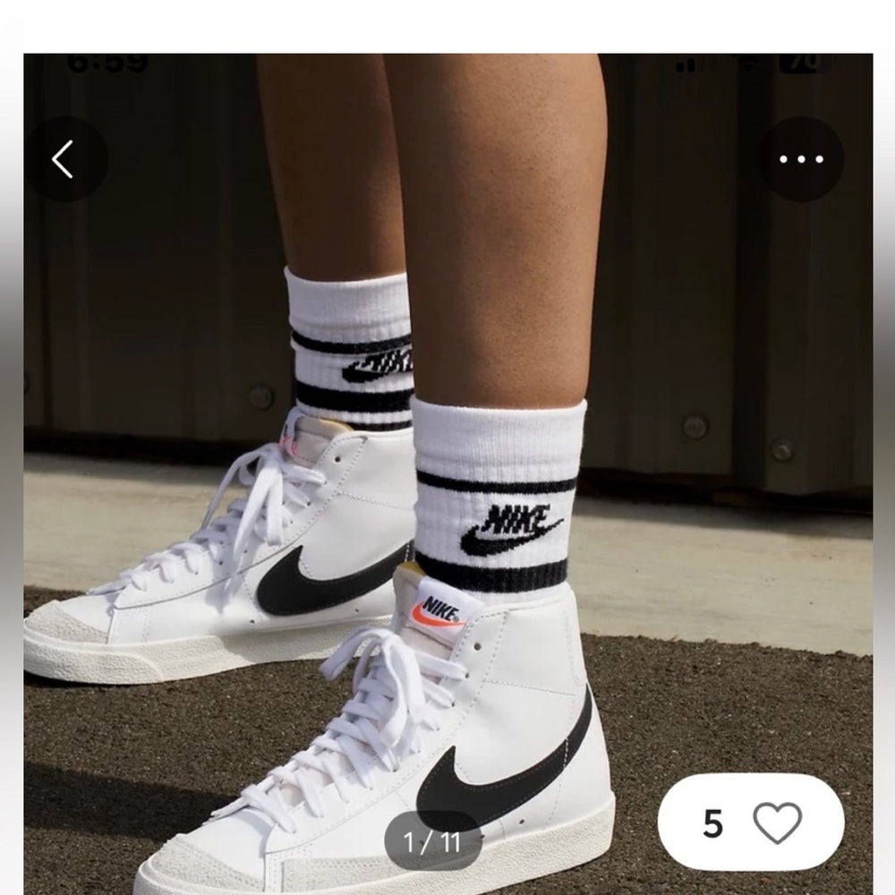 Nike  Mid 77 BLAZER High-Top Sneakers White and Black Size 7 Youth Or 8.5 Woman